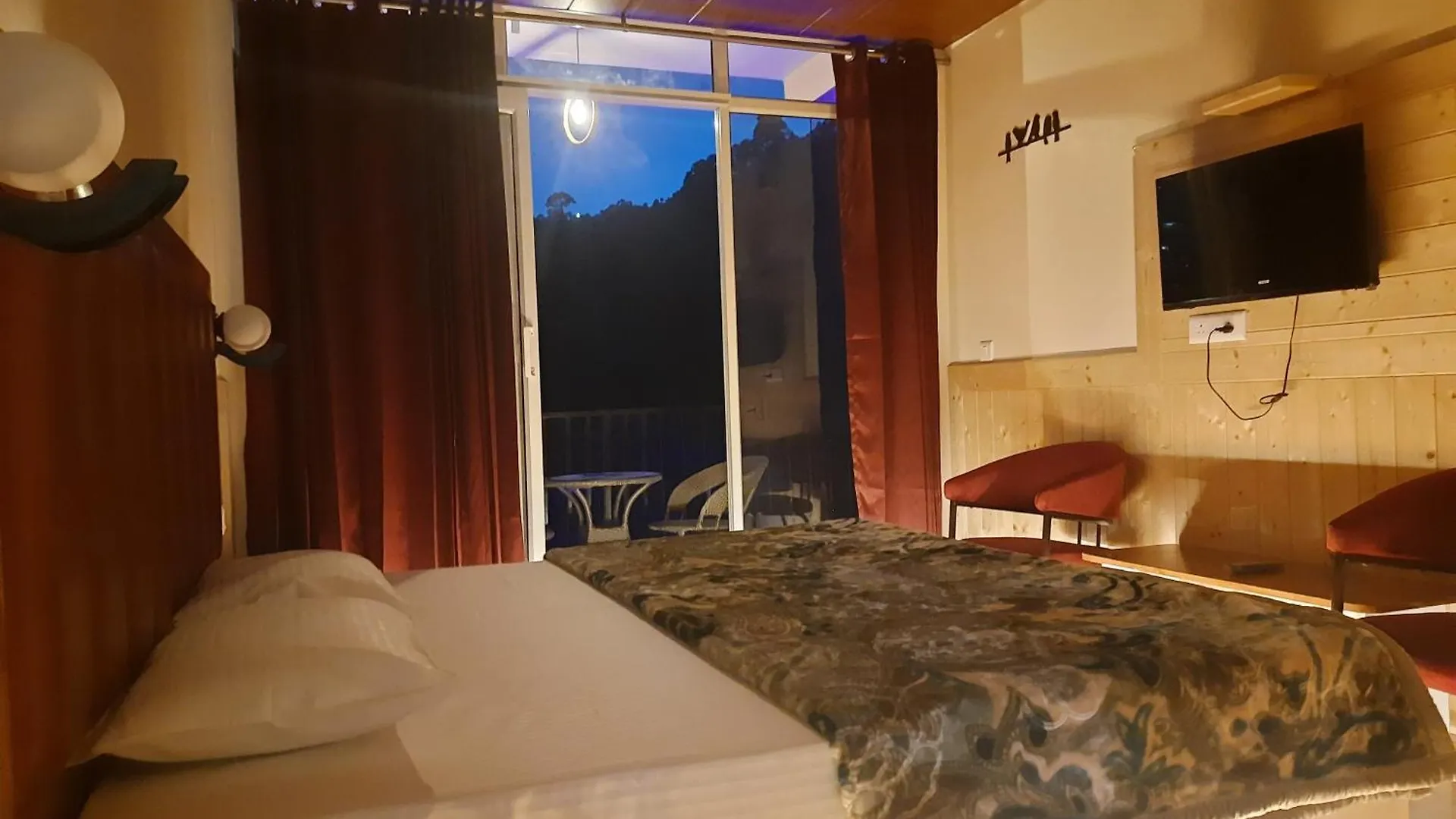 Daire Aagaman Woods Homestay Shimla